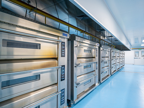 不銹鋼烤箱采用現(xiàn)代溫控技術(shù)能夠?qū)囟炔▌?dòng)保持在較小范圍內(nèi)